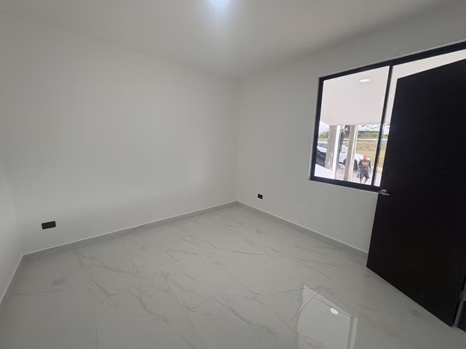 *Venta de hermosa casa de 4 habitaciones en condominio en Tres Ríos.