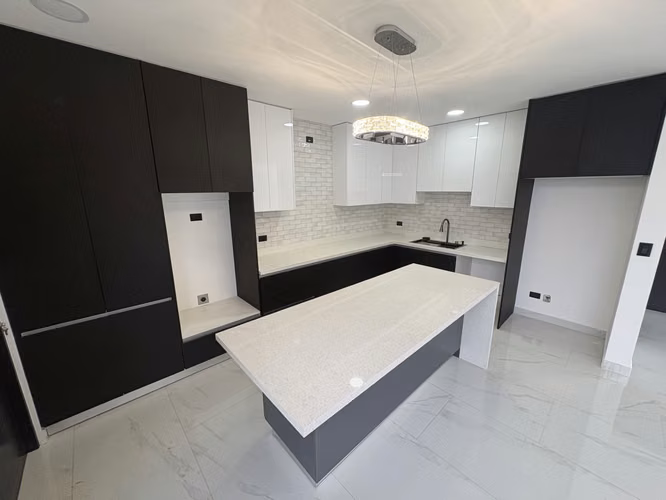 *Venta de hermosa casa de 4 habitaciones en condominio en Tres Ríos.