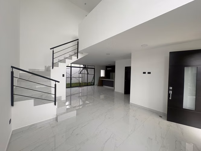 *Venta de hermosa casa de 4 habitaciones en condominio en Tres Ríos.