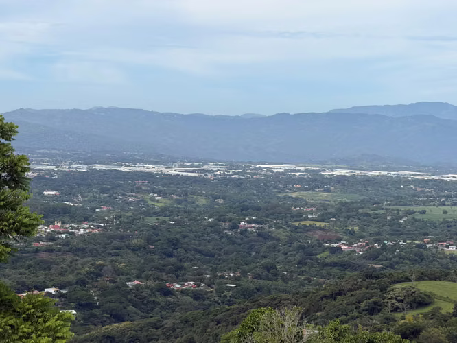Casa Familiar en Venta en Sabanilla, Alajuela | Mountain View | Vista Panorámica al Valle Central