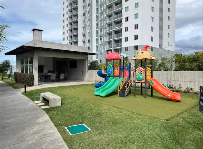 Apartamento amueblado de 2 cuartos en condominio Altamira, Heredia