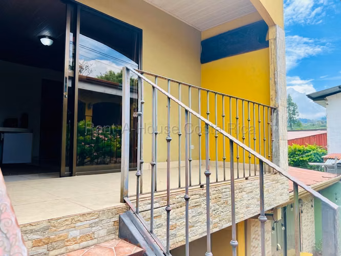 Casa en Venta con Apartamento Independiente en San Isidro de Heredia – Amplio Terreno - Imagen 11