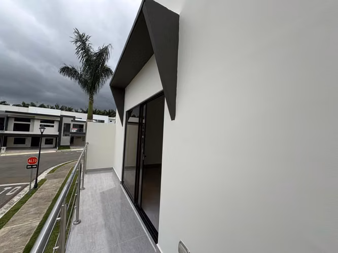*Venta de Casa de Lujo en Condominio Tipo Resort en Tres Ríos - Imagen 15