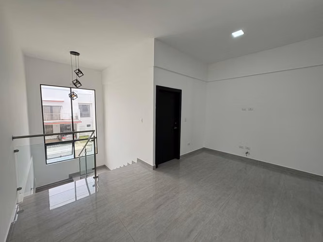 *Venta de Casa de Lujo en Condominio Tipo Resort en Tres Ríos - Imagen 9