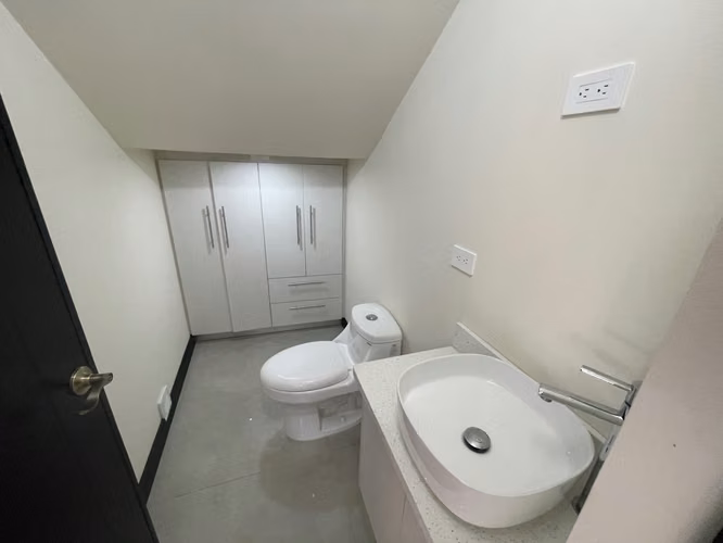 *Venta de casa en Tres Ríos en condominio.