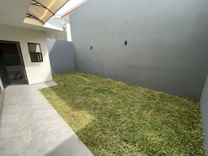 *Venta de casa en Tres Ríos en condominio.