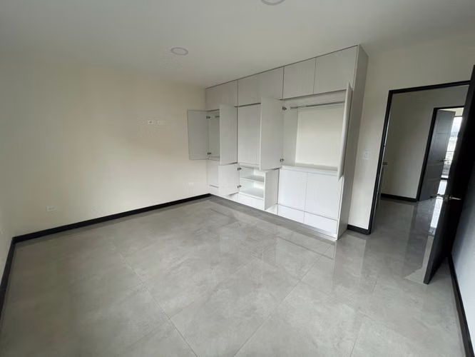 *Venta de casa en Tres Ríos en condominio.