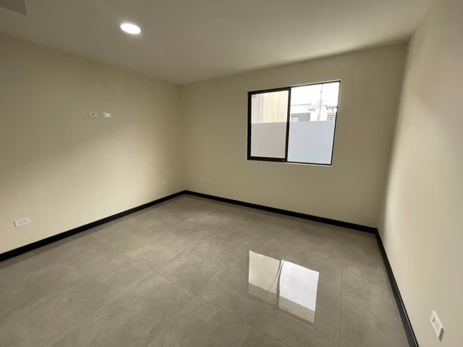 *Venta de casa en Tres Ríos en condominio.