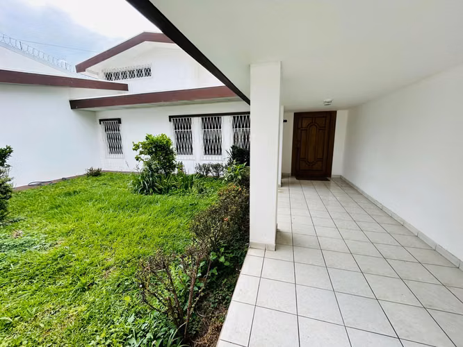 VENTA O RENTA DE CASA UNA SOLA PLANTA EN LA URUCA