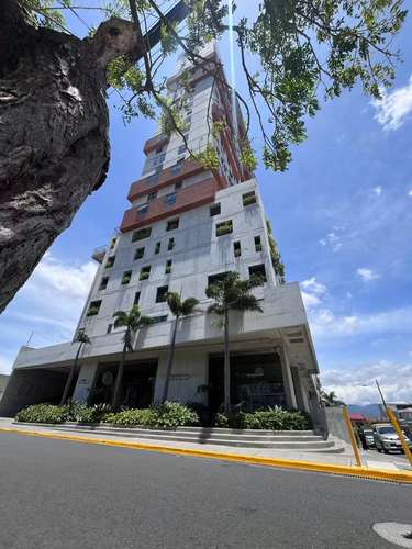 Apartamento en Venta Urbn Escalante, Piso 24.