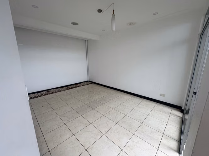 *Venta de casa PARA INVERSIÓN en residencial Monserrat, Tres Ríos. - Imagen 11