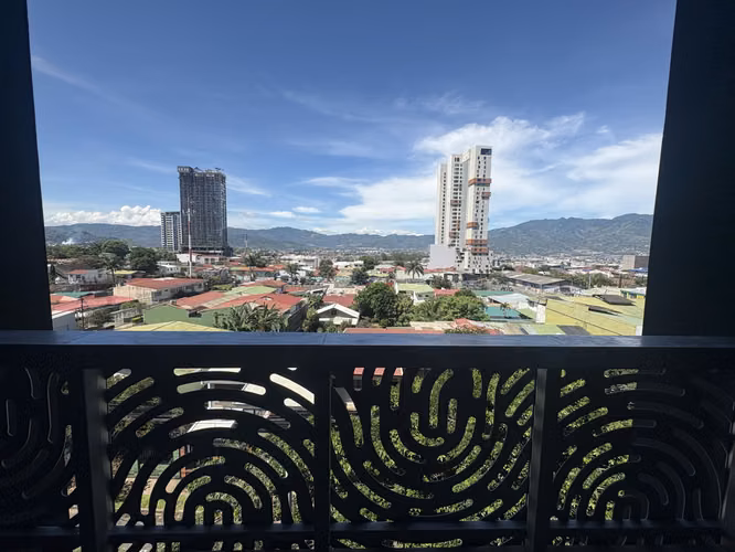 *Venta y Alquiler de Apartamento en Torre de Barrio Escalante.