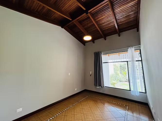 Casa de una planta 3 hab + servicio + 317m2 línea blanca seguridad - Imagen 11