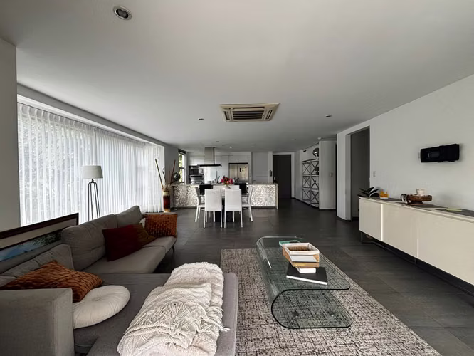 Apartamento amoblado dos habitaciones condominio amenidades Pozos de Santa Ana