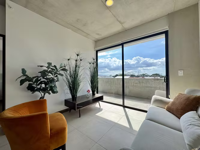Alquiler Apartamento Amueblado en La Uruca | 2 Habitaciones | Balcón | Seguridad 24/7