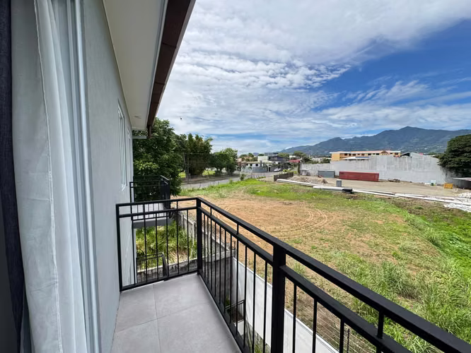 ALQUILER DE APARTAMENTO MODERNO CON BALCÓN ! $1250