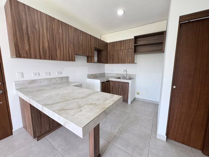 ALQUILER DE APARTAMENTO MODERNO CON BALCÓN ! $1250