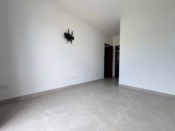 ALQUILER DE APARTAMENTO MODERNO CON BALCÓN ! $1250