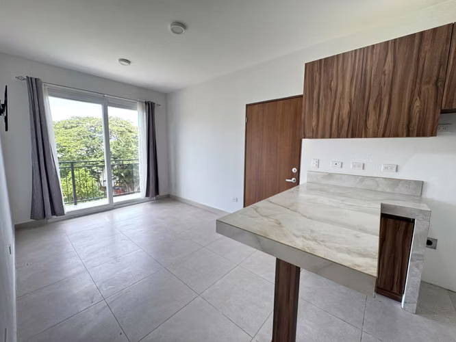 ALQUILER DE APARTAMENTO MODERNO CON BALCÓN ! $1250