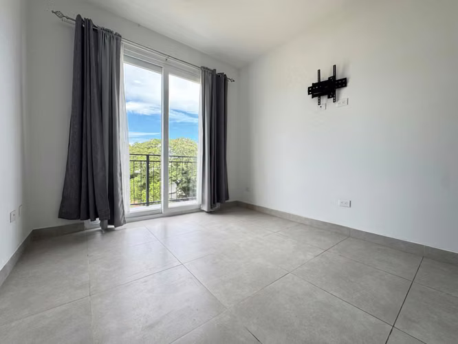 ALQUILER DE APARTAMENTO MODERNO CON BALCÓN ! $1250