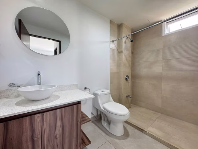 ALQUILER DE APARTAMENTO MODERNO CON BALCÓN ! $1250