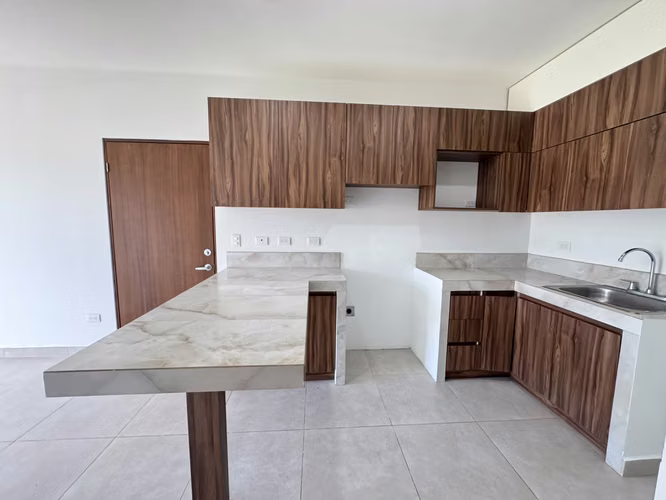 ALQUILER DE APARTAMENTO MODERNO CON BALCÓN ! $1250