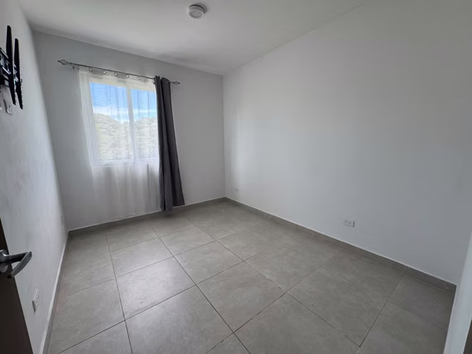 ALQUILER DE APARTAMENTO MODERNO CON BALCÓN ! $1250