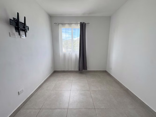 ALQUILER DE APARTAMENTO MODERNO CON BALCÓN ! $1250