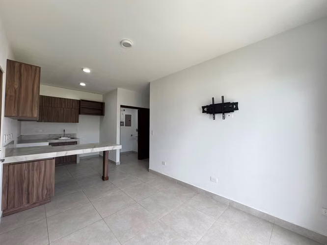 ALQUILER DE APARTAMENTO MODERNO CON BALCÓN ! $1250