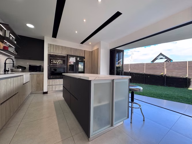 Venta de Moderna Casa en Condominio Lomas de Ayarco