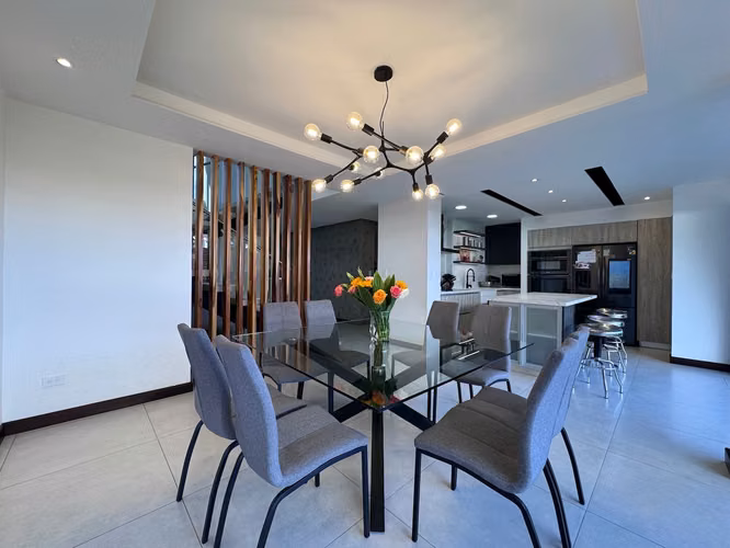 Venta de Moderna Casa en Condominio Lomas de Ayarco