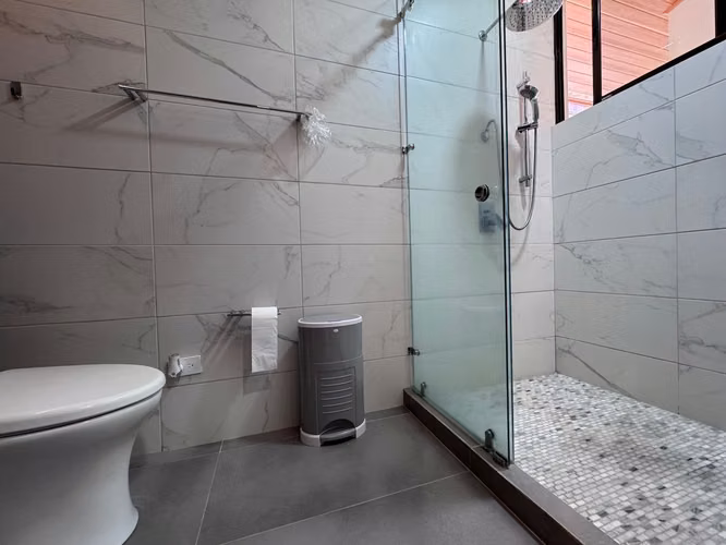 Venta de Moderna Casa en Condominio Lomas de Ayarco