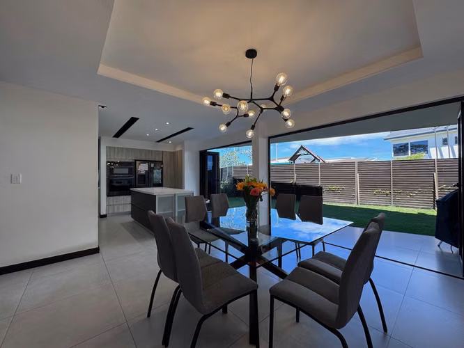 Venta de Moderna Casa en Condominio Lomas de Ayarco