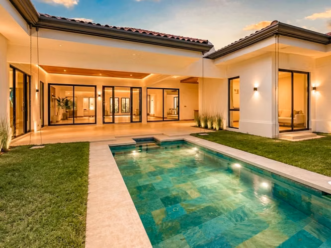 VENTA DE CASA NUEVA EN BOSQUES DE LINDORA