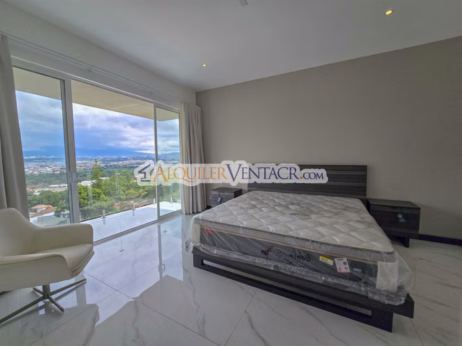 CONDO DE 305 M2 CON 546 M2 DE LOTE EN GUACHIPELIN ESCAZU