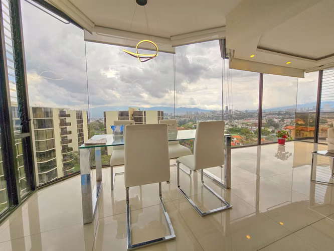 PENTHOUSE DE 3 HABIT. CON FULL VISTAS EN BELLO HORIZONTE ESCAZU