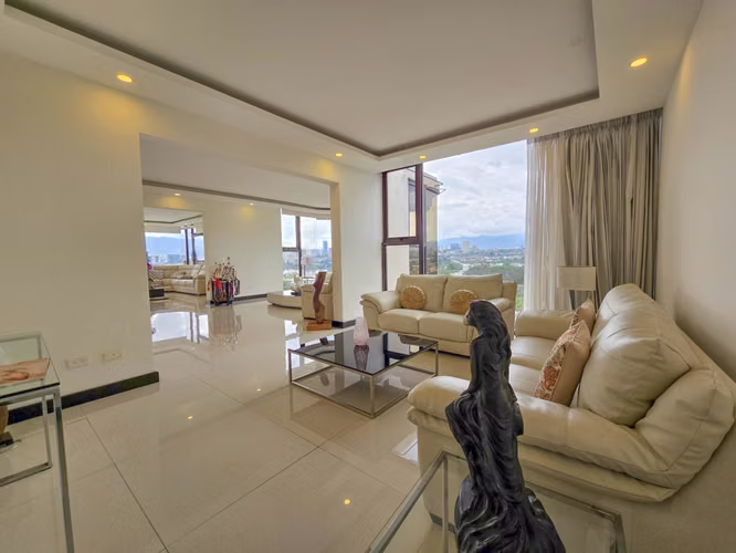 PENTHOUSE DE 3 HABIT. CON FULL VISTAS EN BELLO HORIZONTE ESCAZU