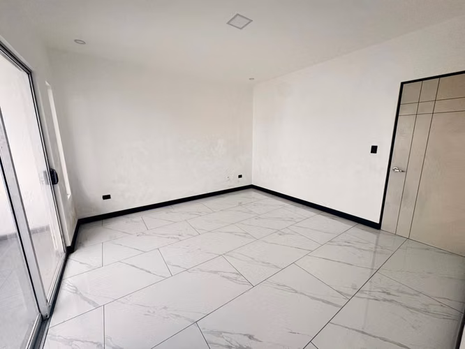 Estrene casa en Condominio cerca del Franco Costarricense, rebajada!! - Imagen 7