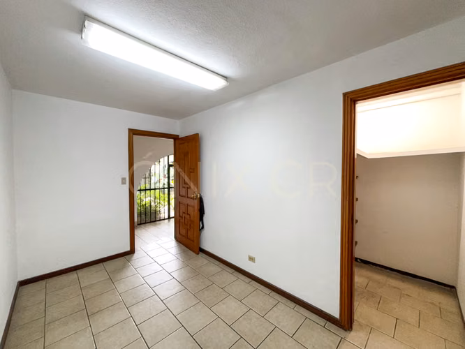 Ubicación Estratégica Rohrmoser + 615 m² para Comercio, Oficinas o Empresa - Imagen 13
