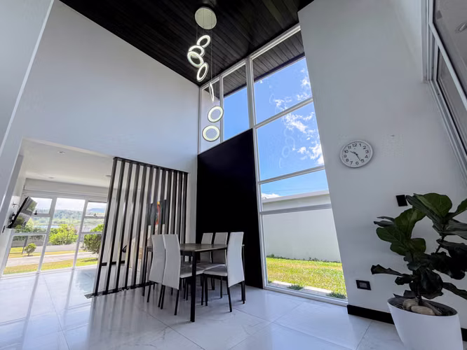 CASA DE LUJO EN VENTA EN RESIDENCIAL PRIVADO EN CIUDAD QUESADA - Imagen 10