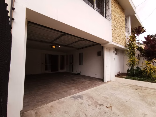 Escazu - Casa Independiente en Urb. Palermo - Imagen 8