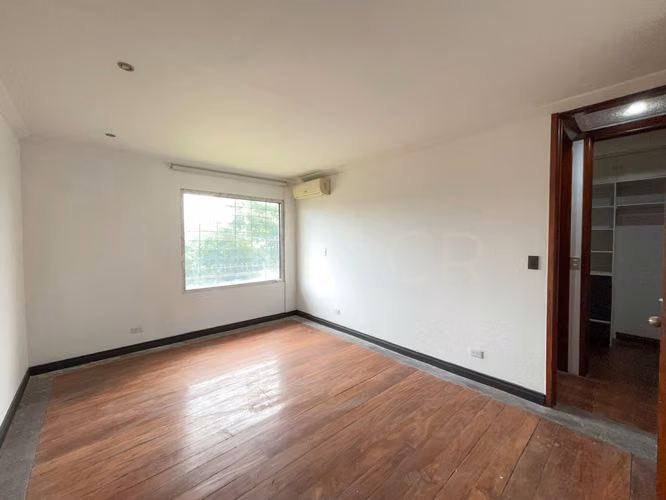 Propiedad Comercial Premium en Rohrmoser | 10 Oficinas y 1.285 m²