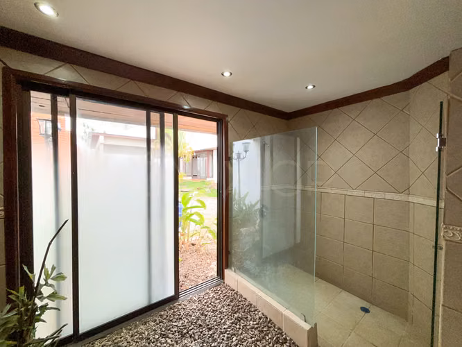 Propiedad Comercial Premium en Rohrmoser | 10 Oficinas y 1.285 m²