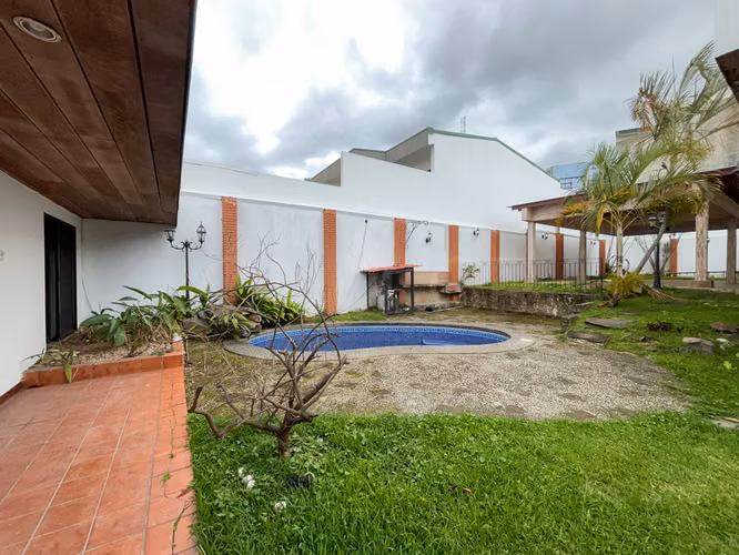 Propiedad Comercial Premium en Rohrmoser | 10 Oficinas y 1.285 m²