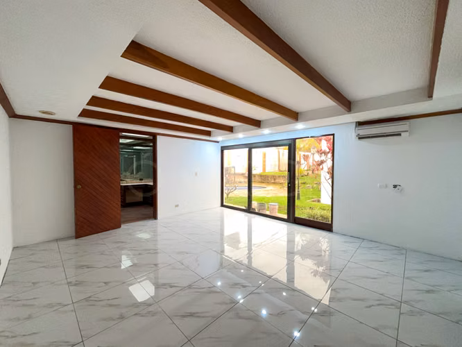 Propiedad Comercial Premium en Rohrmoser | 10 Oficinas y 1.285 m²
