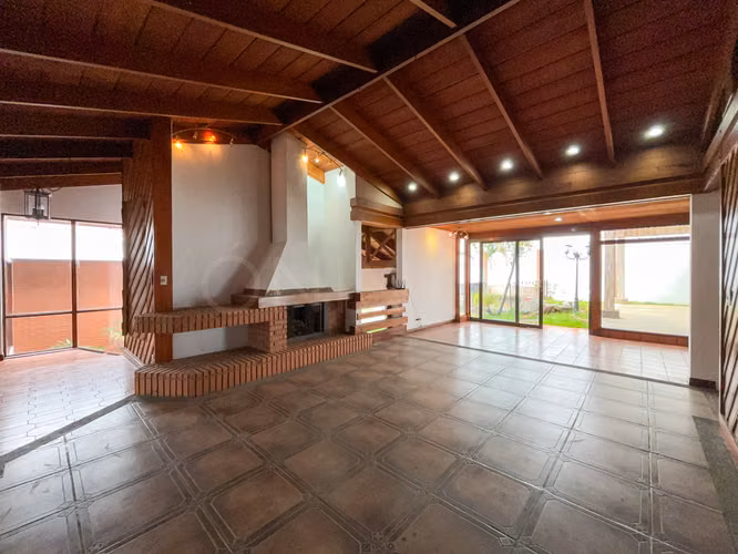 Propiedad Comercial Premium en Rohrmoser | 10 Oficinas y 1.285 m²