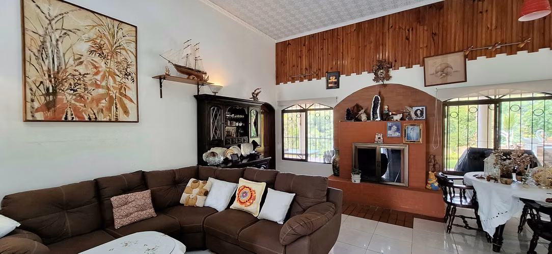 Venta de propiedad con casa y tres apartamentos en Perez Zeledon