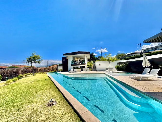 Apartamento Nuevo de Lujo en Guachipelín | Vista Panorámica, 3 habitaciones