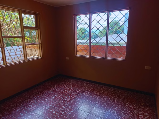 Venta de Amplia Casa Familiar con Potencial Comercial en Barva-San Pedro, Heredia.