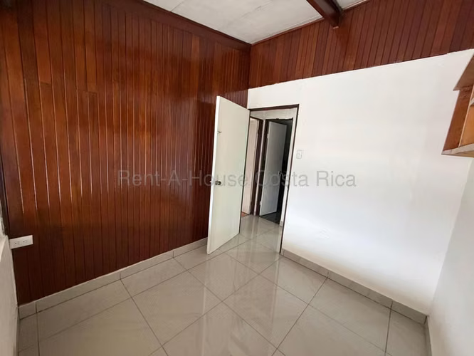 Venta de Casa con Apartamento en Cubujuqui-Heredia.